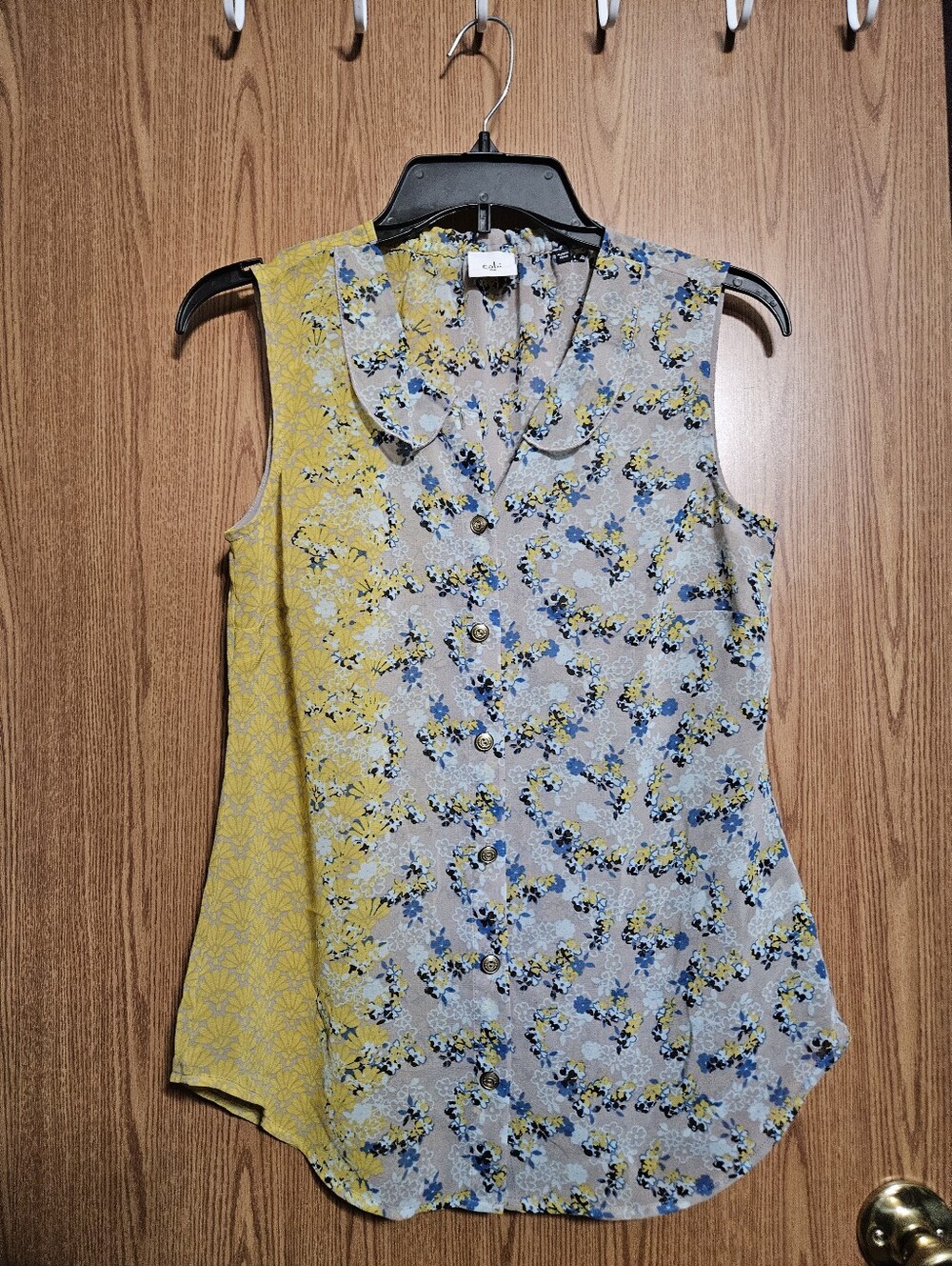 CAbi 5221 Offsides Yellow Blue Grey Sleeveless Floral Blouse size Extra small!